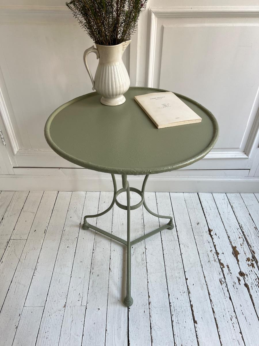 Guéridon de jardin XIXème métal peint 