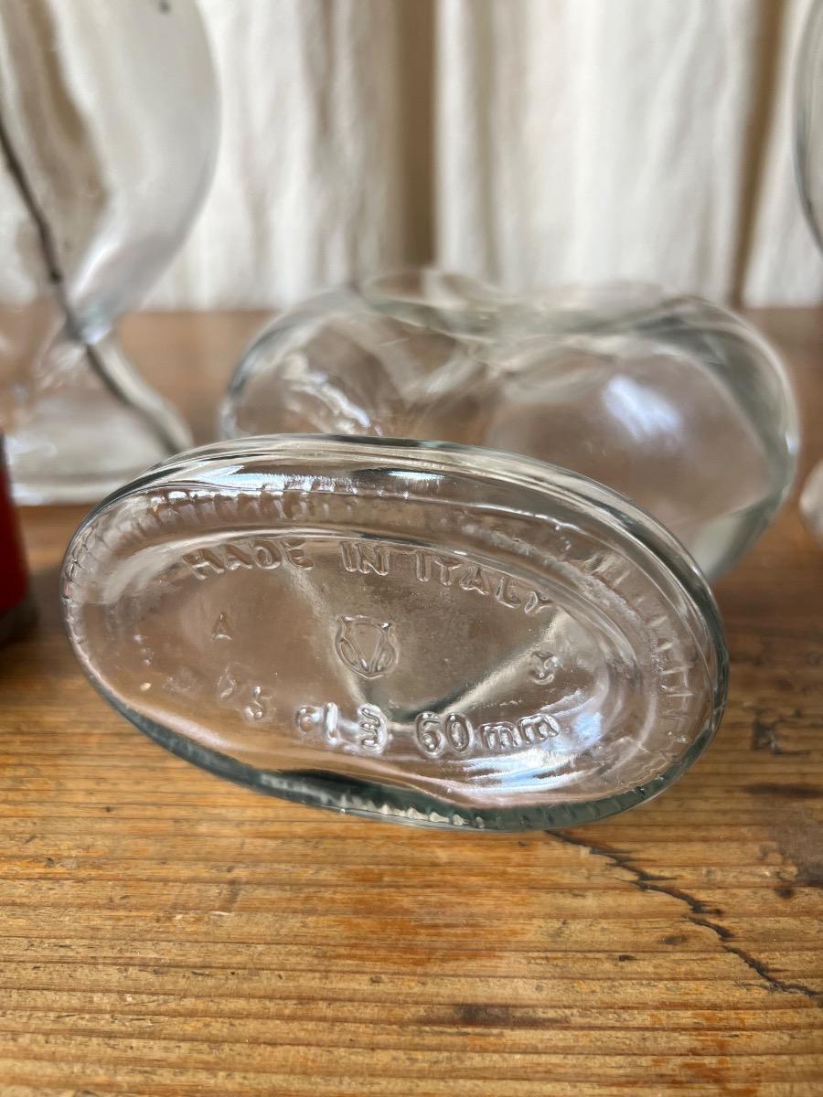 Suite de 3 flacons cœur 1950