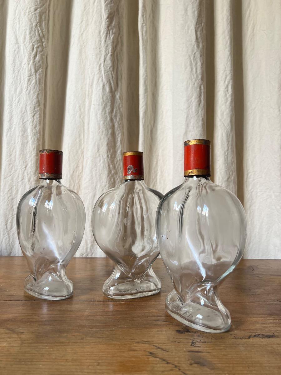 Suite de 3 flacons cœur 1950