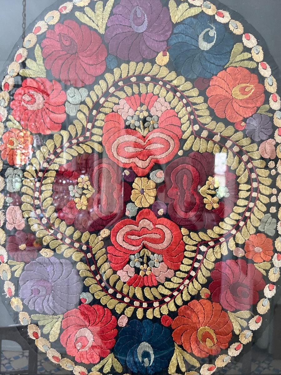 Ouvrage de broderie XIXème encadré 