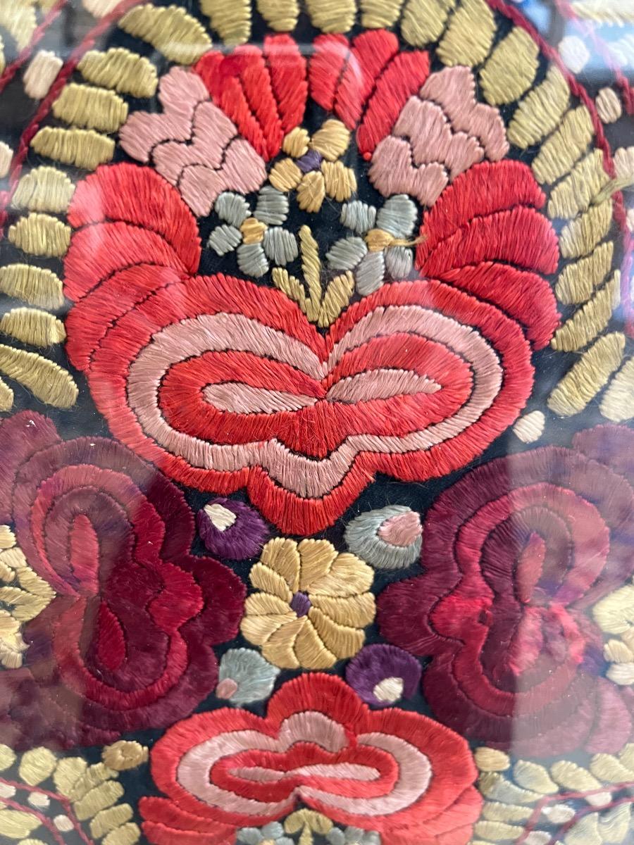 Ouvrage de broderie XIXème encadré 