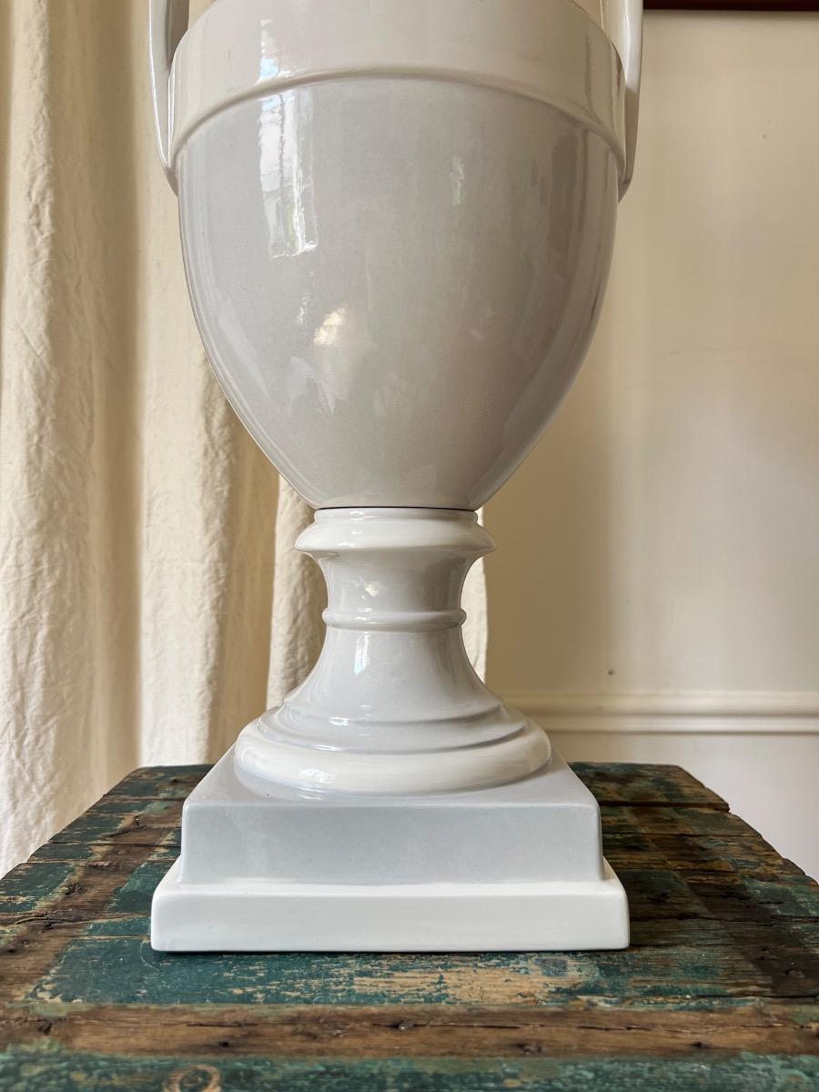 Lampe urne néoclassique faïence 1950