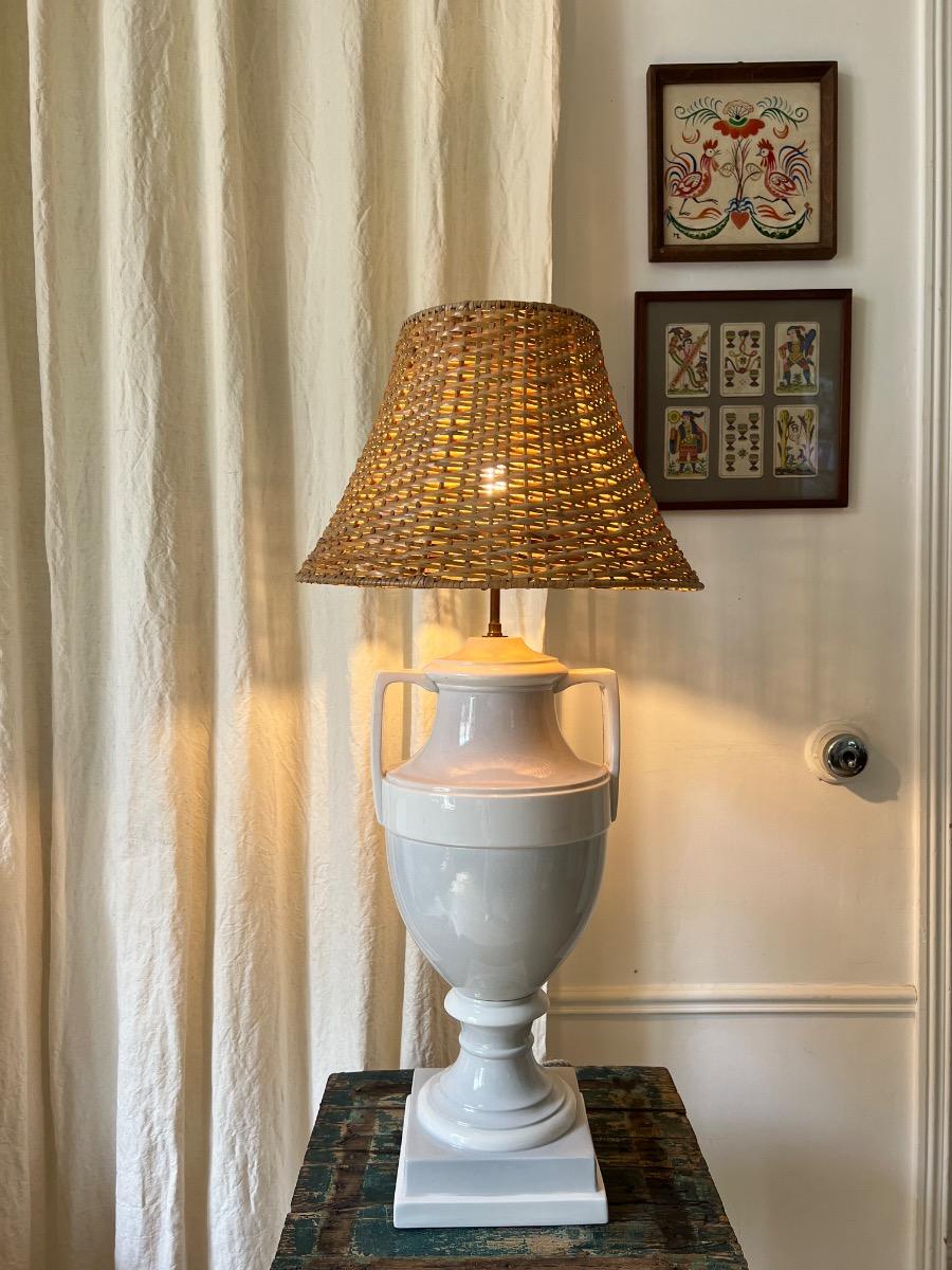Lampe urne néoclassique faïence 1950
