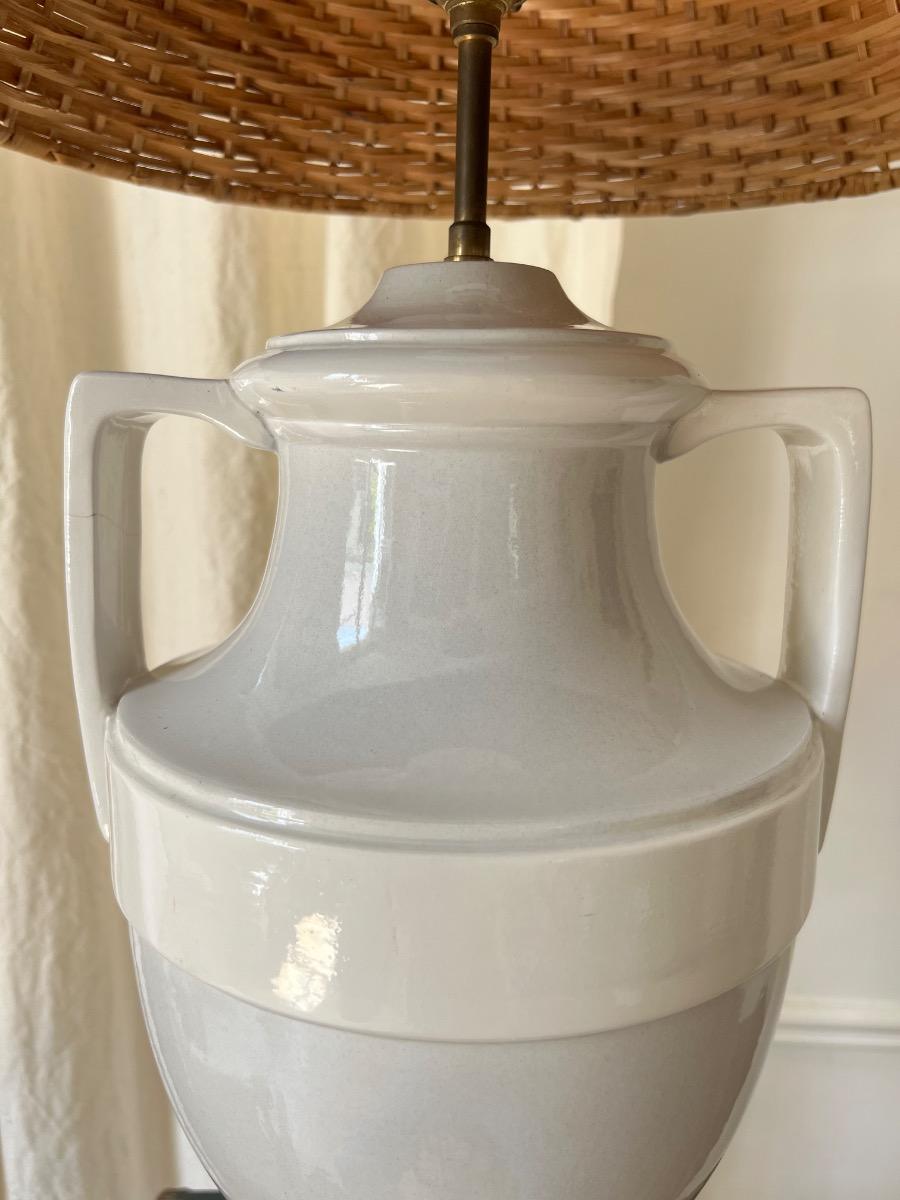 Lampe urne néoclassique faïence 1950