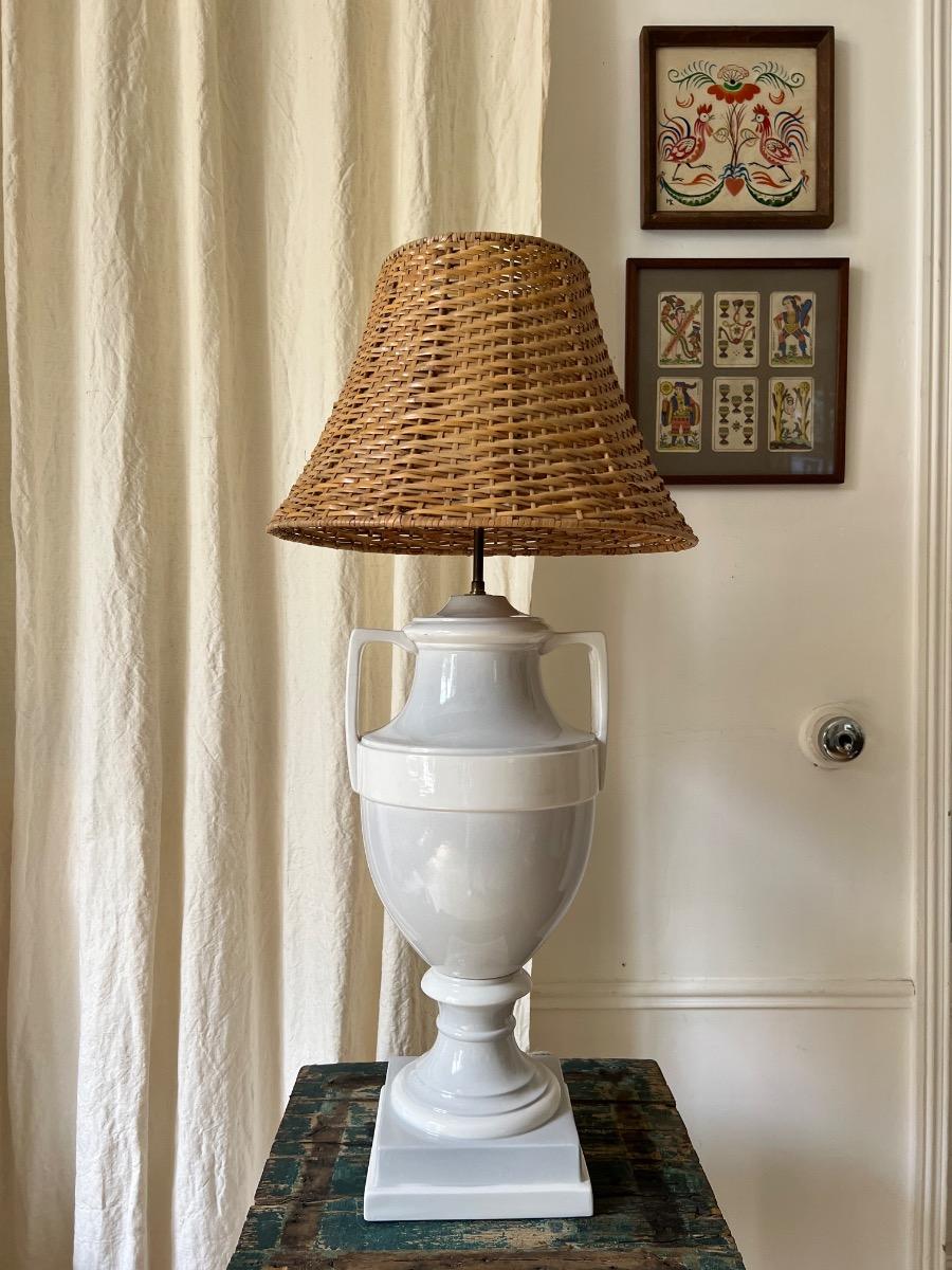 Lampe urne néoclassique faïence 1950