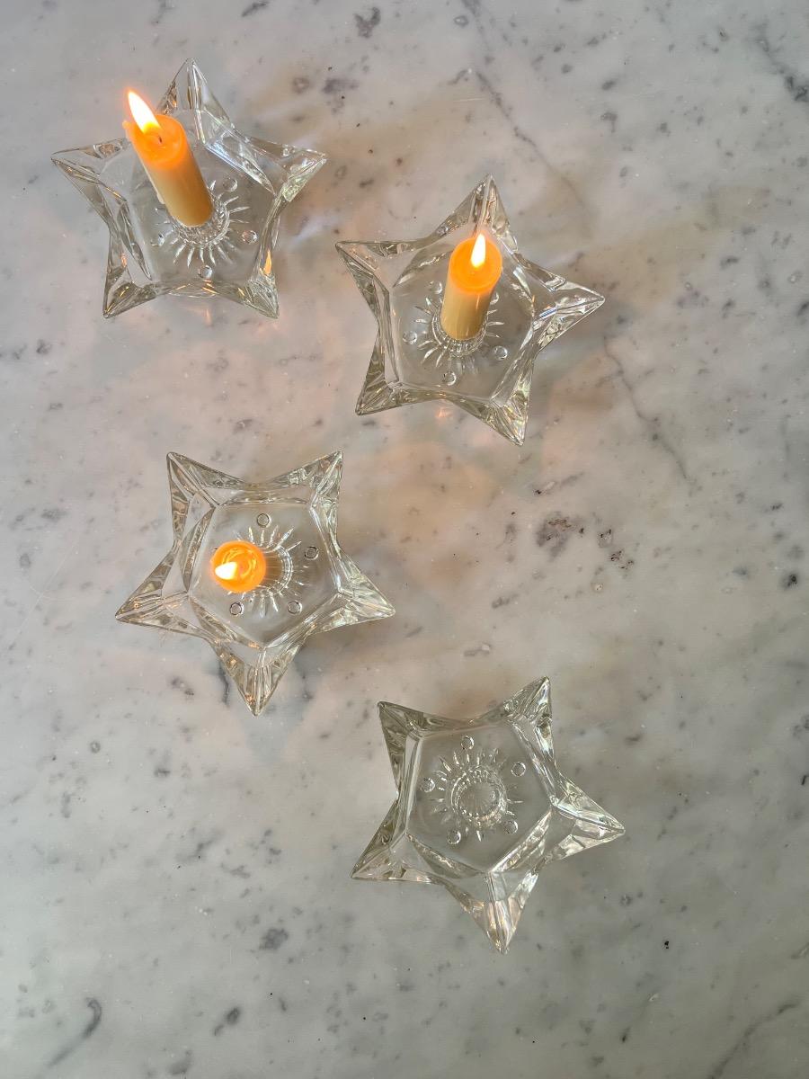 Suite 4 bougeoirs étoiles verre ciselé 1950